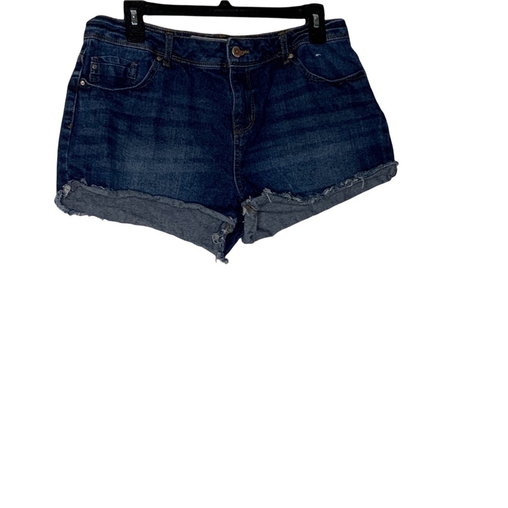 Denim CO blue cut off denim shorts. Size 8